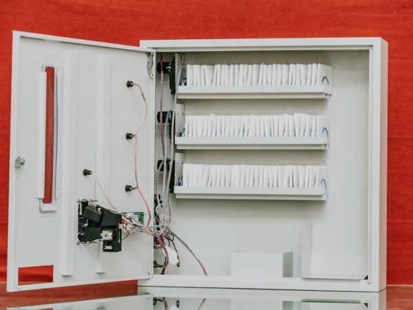 automatic-sanitary-napkin-vending-machine (2)