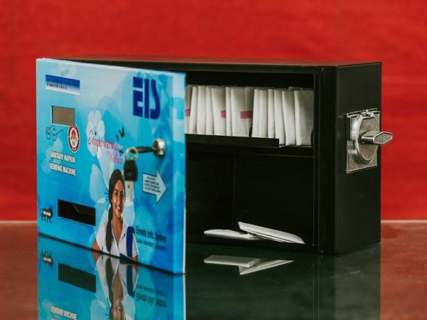 wall-mounted-sanitary-vending-machine (1)